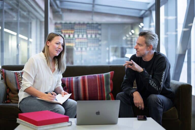 Het verschil tussen een budgetcoach en schuldhulpverlener